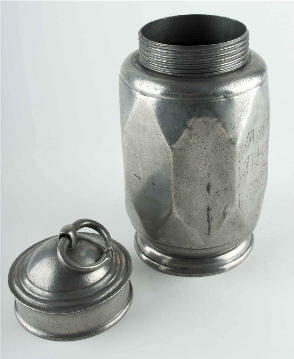 Zinn-Schraubflasche datiert 1749 / Tin screw-bottle, dated 1749gemarkt, mehrfach gepunzt, - Image 5 of 6