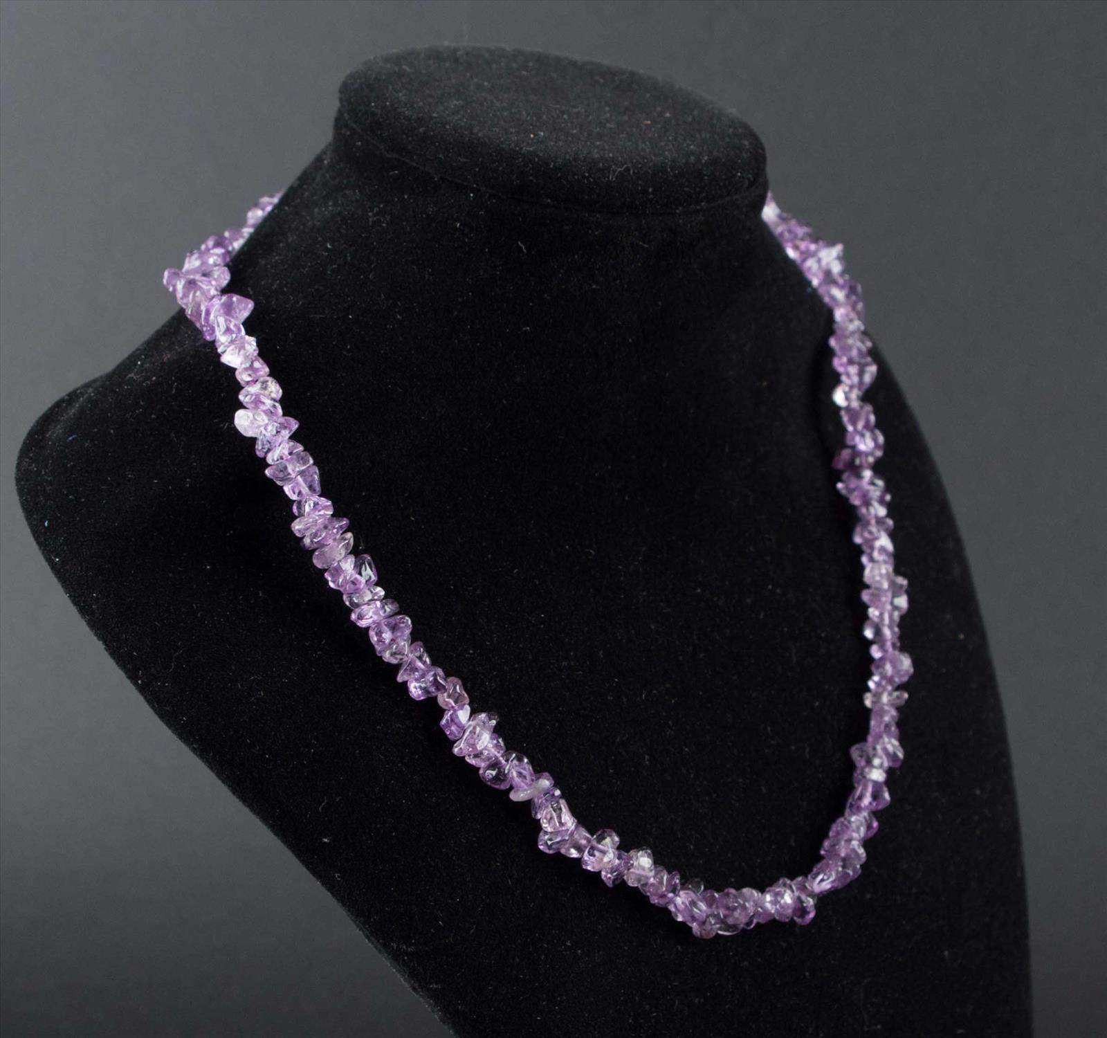 Kette mit Amethisten / Necklace with amethystsL: ca. 44 cm