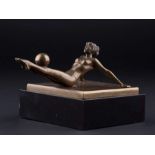 signiert S. Carasco /signed S. Carasco"Turnerin mit Ball"
Skulptur-Volumen, Bronze, 7,5 cm x 10 cm x