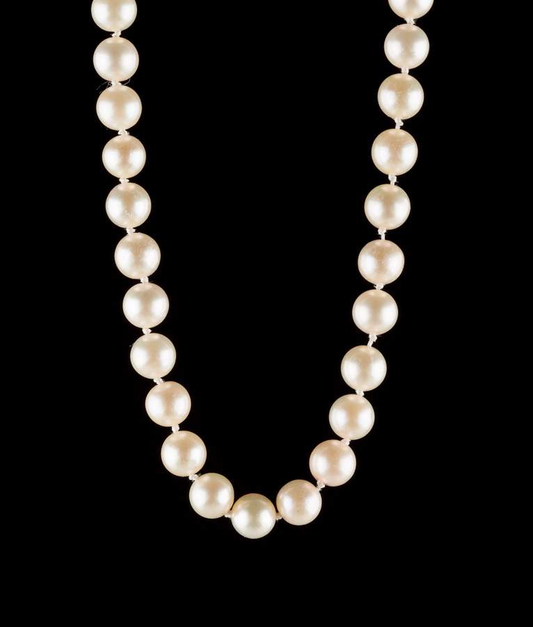 Perlenkette / Pearl necklaceSchließe GG 585/000, L: 42 cm, Ø der Perlen 6 mm / 
clasp yellow gold