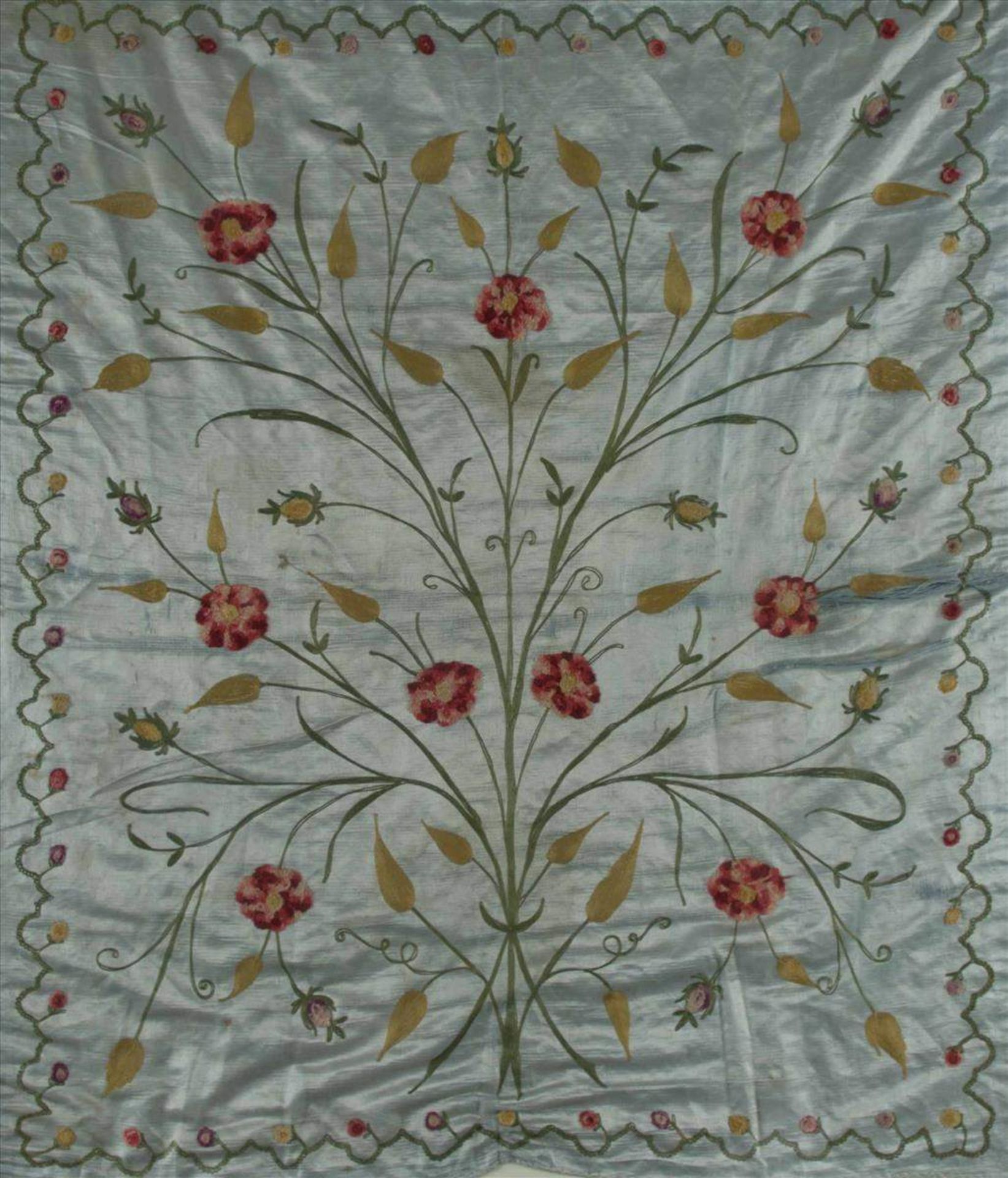 asiatische Seidenstickerei um 1900 / Asian silk embroidery, about 1900bestickt mit floralem Dekor, - Bild 2 aus 7