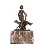 signiert Moreau / signed Moreau"Dame mit Hund"
Skulptur-Volumen, Bronze, H: 17 cm,
auf Marmorsockel,