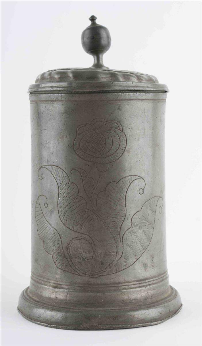 Zinn Walzenkrug / Tin tankard"Innungskrug der Fleischerei", 
Krug mit Floral geschmückte Gravuren, - Image 3 of 7