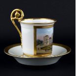 Grosse Biedermeier Tasse Meissenmit Schlossansicht und goldstaffiert,
H: 10 cm /
with castle