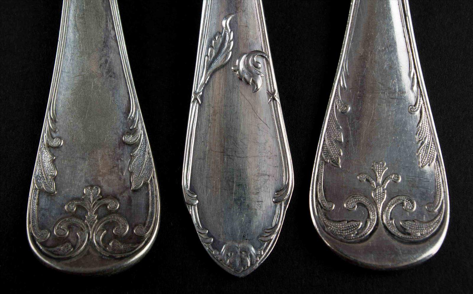 Konvolut Besteck / Convolute silverwareversilbert, 3 Gabeln, 2 Fischmesser, 1 Löffel /
silver- - Image 3 of 3