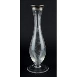 Enghalsvase im Rokoko Stil / Slim-necked vase, Roccoco styleSilber gefasst, mit Floralem- und