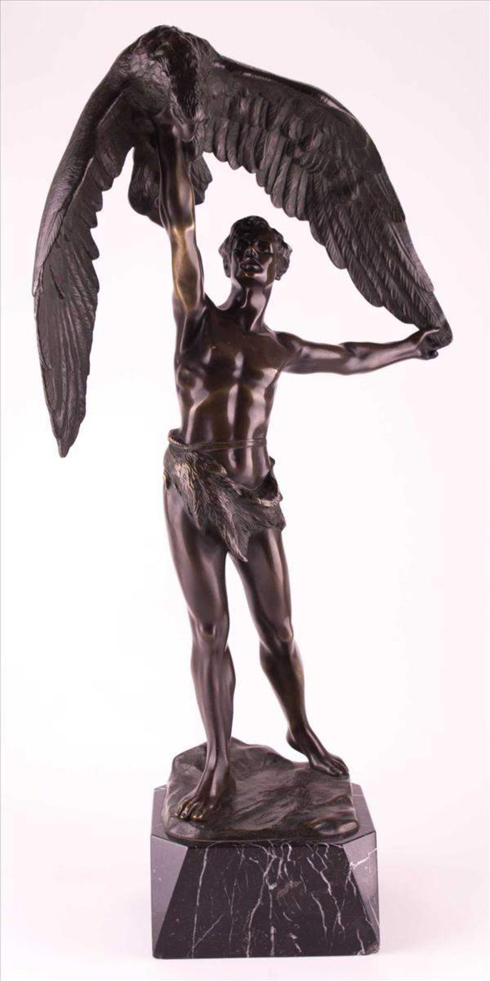 Gotthilf JAEGER (1871-1933)"Ganymed"
Skulptur-Volumen, Bronze, H: ca. 78 cm,
in der Plinthe signiert