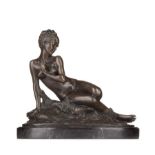 signiert Léon BERTAUX"A Figure of a reclining Nude"
Skulptur-Volumen, Bronze,
 25 cm x 28 cm x 17