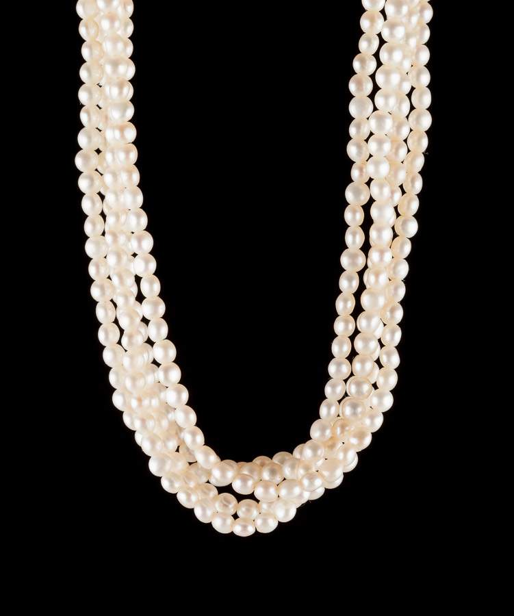 Perlencollier / Pearl colliers5 teilig, L: 40 cm, Ø Perlen 3 mm /
5 pieces, length: 40 cm, Ø