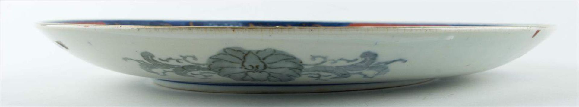 große Imari-Schale um 1900 / Large Imari bowl, about 1900im original Karton, Ø 37,5 cm /
in original - Bild 4 aus 4