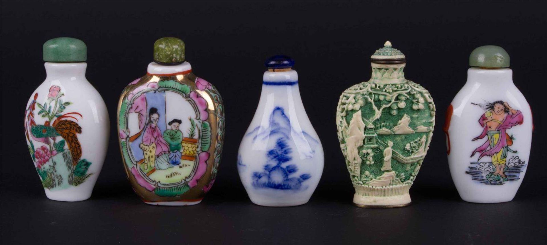 Konvolut snuff bottles China 20. Jhd. / Convolute snuff bottles China, 20th century5 Stück, - Bild 2 aus 8