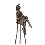 signiert Chiparus / signed Chiparus"Sitzende junge Dame"
Skulptur-Volumen, Bronze, H: 25,5 cm,