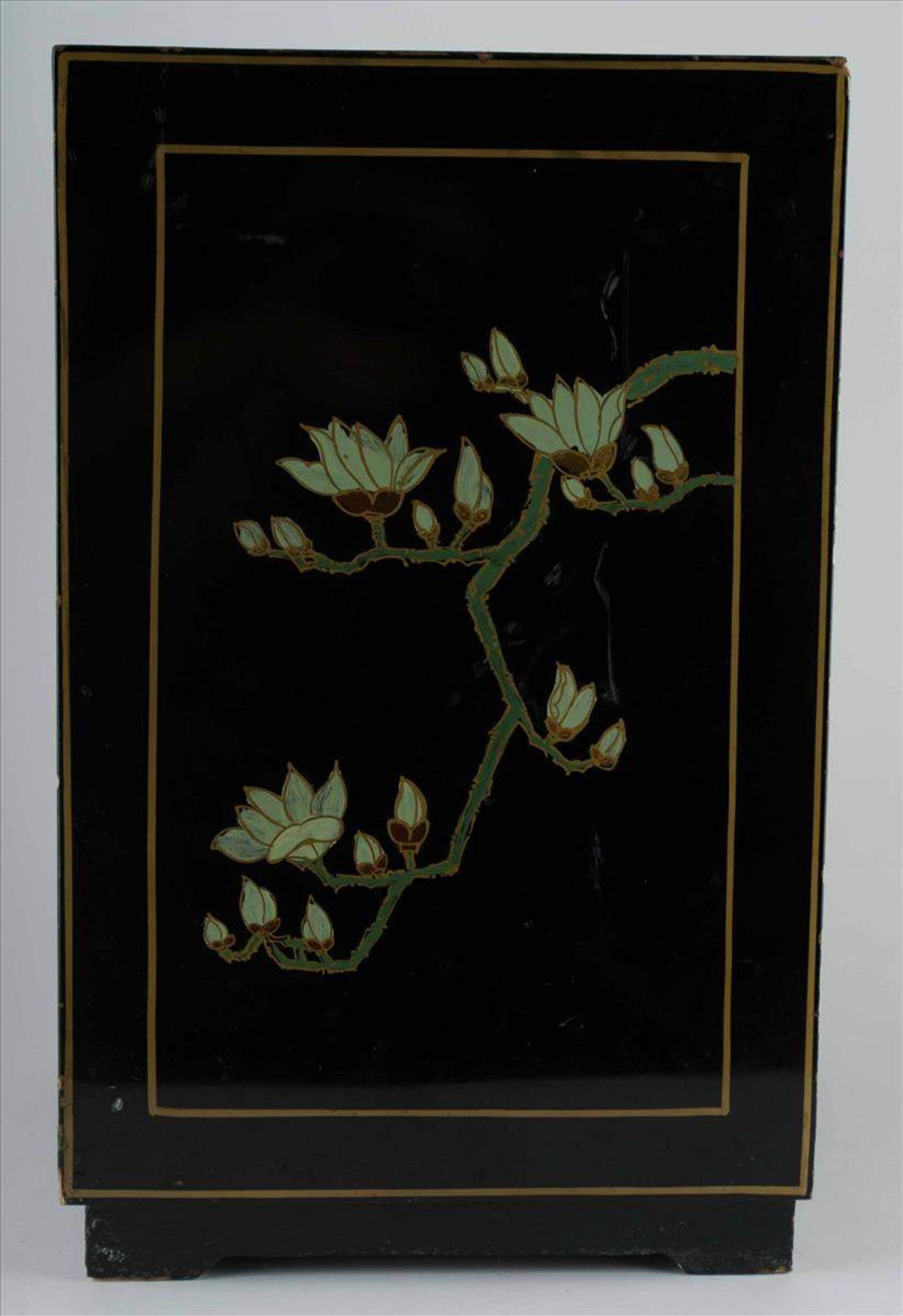 Lackschrank China um 1900 / Lacquered cupbord China, about 1900verziert mit floraler Goldmalerei und - Bild 12 aus 12