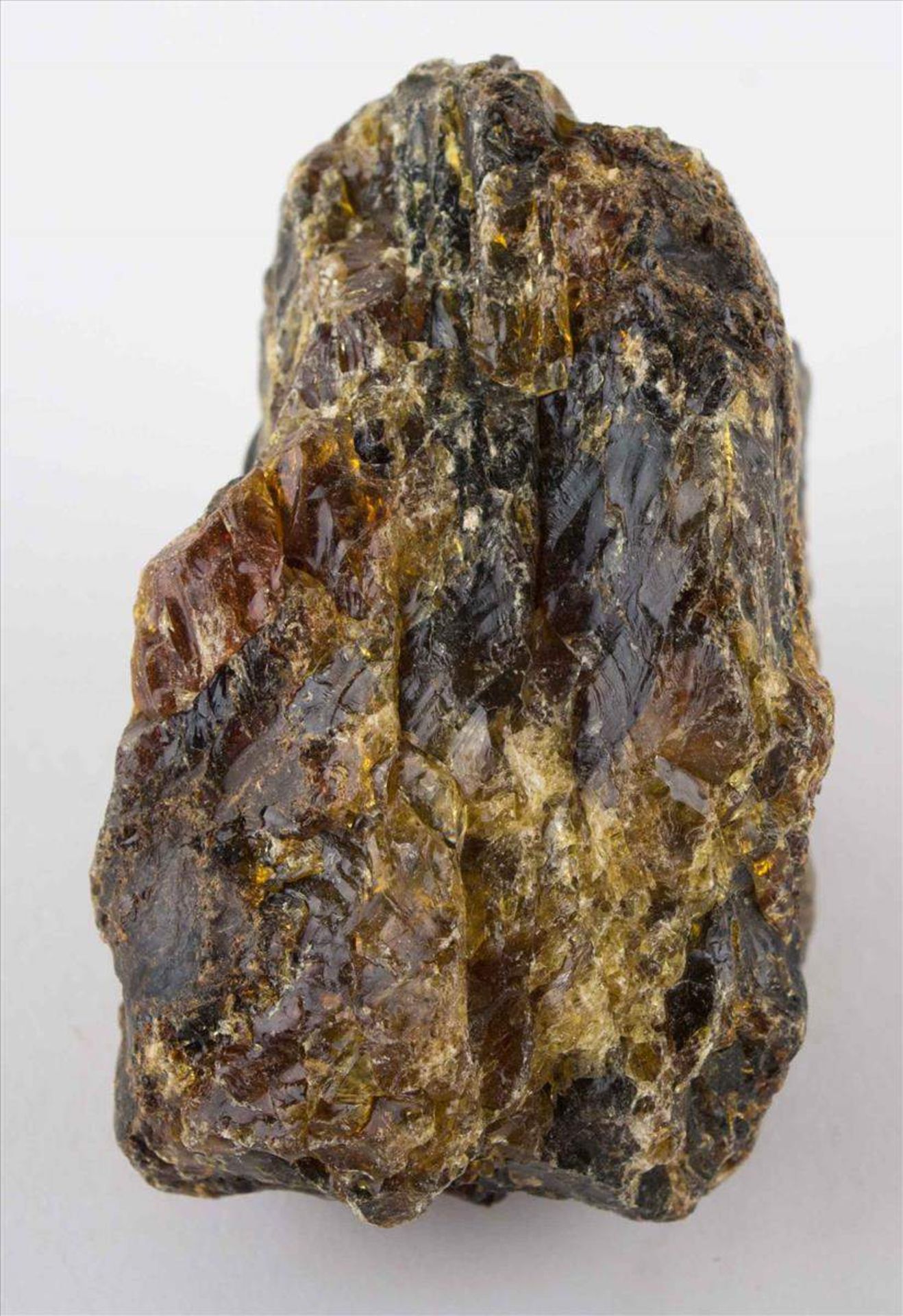 Naturbernstein / Natural amber4,5 cm x 7,5 cm x 6 cm, Gewicht  ca. 126 g. /
4,5 cm x 7,5 cm x 6