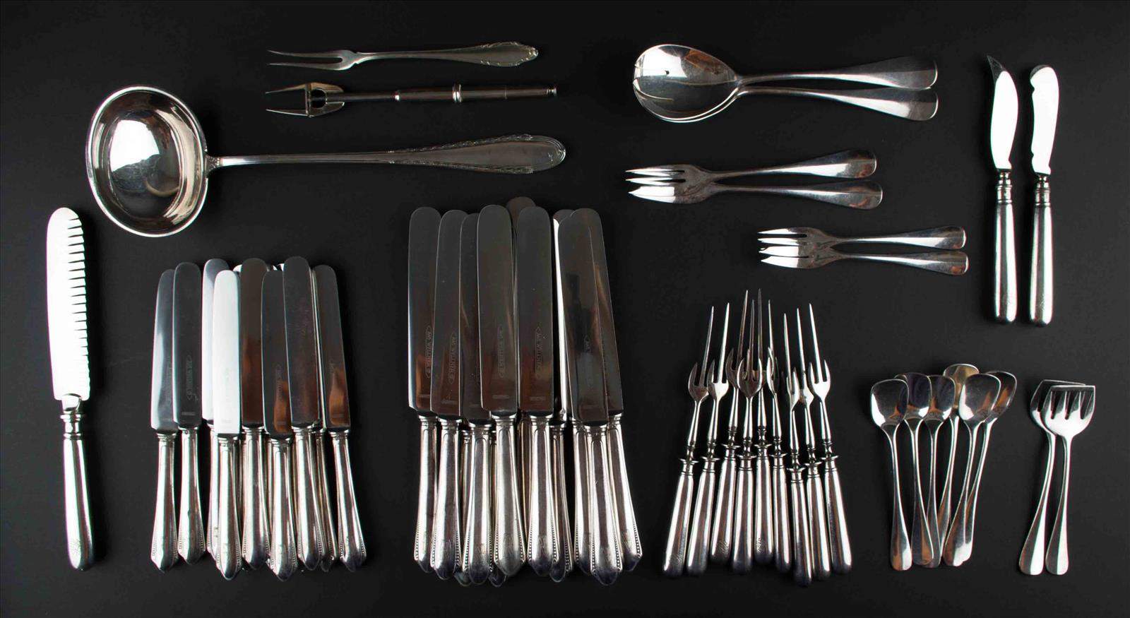 Konvolut Besteck Wellner / Convolute silverware, Wellnerversilbert, 53 teilig, 6 kleine Löffel, 2