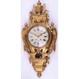 Cartelluhr Schweden 19. Jhd. / Cartel clock Sweden, 19th centuryHolz geschnitzt, gold gefaßt,