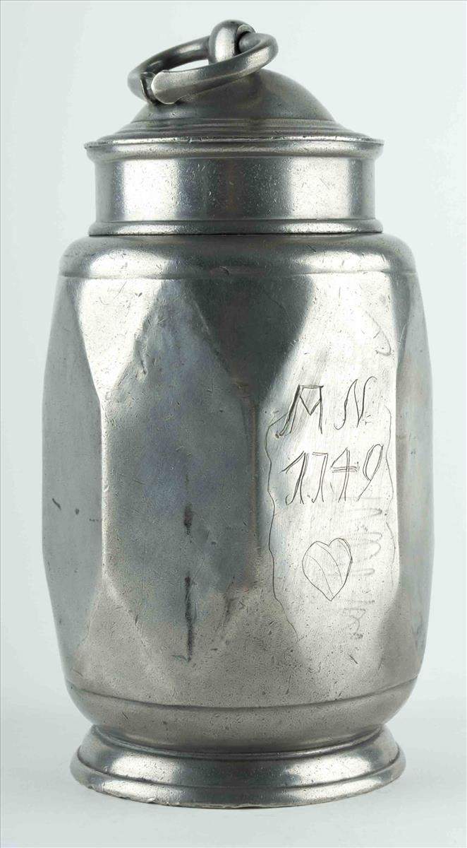 Zinn-Schraubflasche datiert 1749 / Tin screw-bottle, dated 1749gemarkt, mehrfach gepunzt,