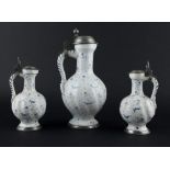 3 Enghalskrüge um 1900 / 3 slim-necked jugs, about 1900mit floralem - und Vogeldekor verziert, mit