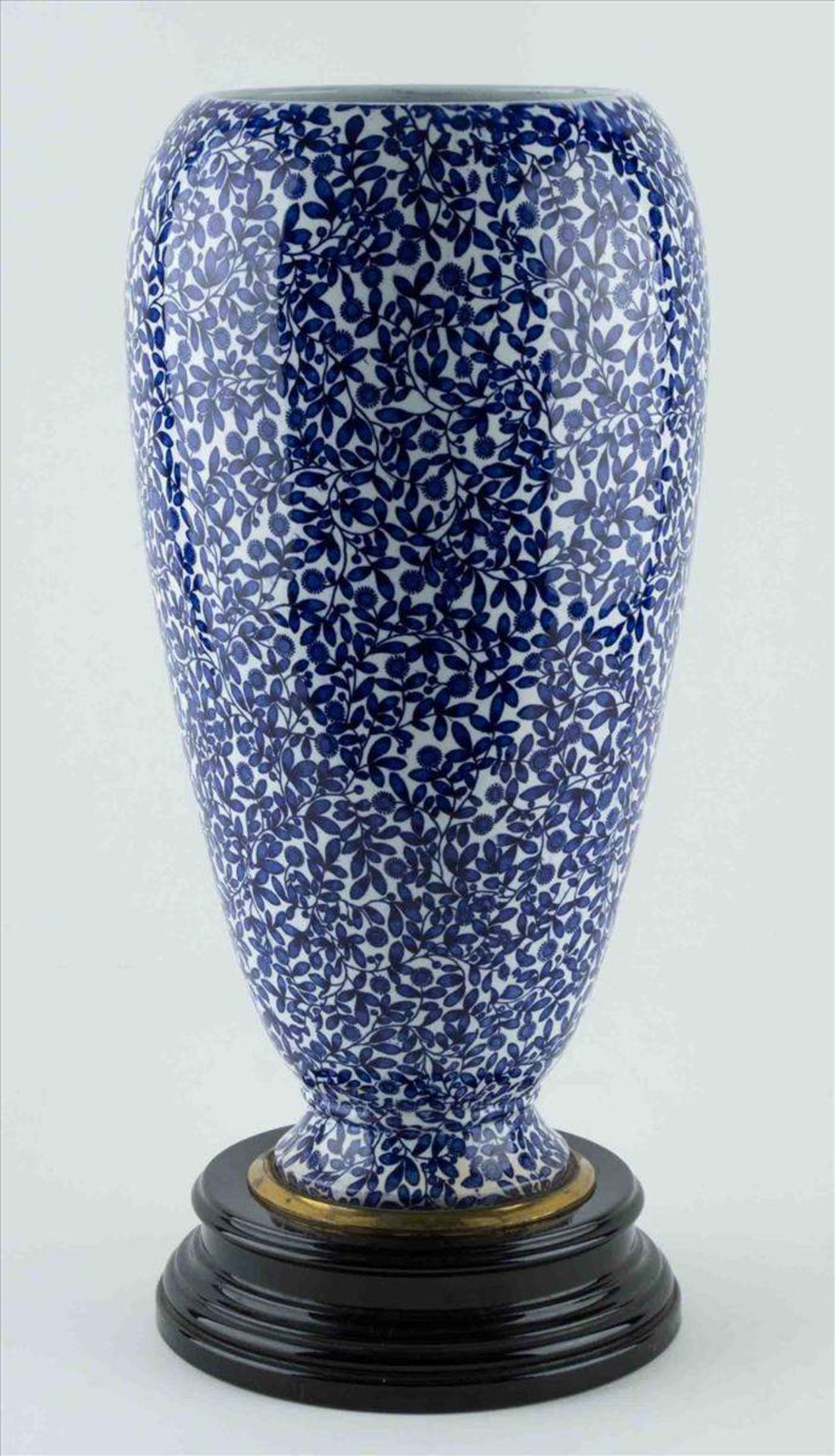Bodenvase wohl Asien um 1920 / Floor vase, probably Asia about 1920floraler Dekor Unterglasur
