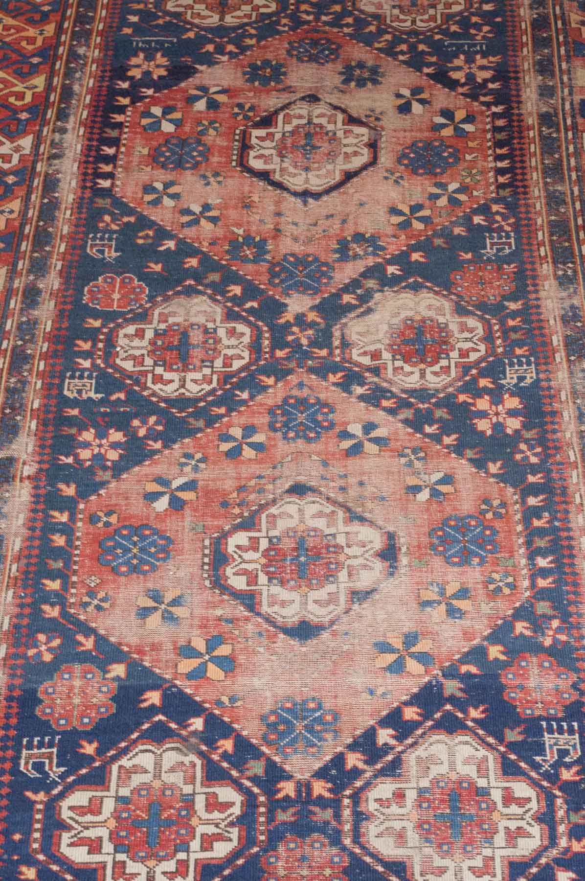 alter Orientalischer Teppich / Old oriental carpethandgeknüpft, ca. 252 cm x 142 cm, etwas