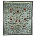 asiatische Seidenstickerei um 1900 / Asian silk embroidery, about 1900bestickt mit floralem Dekor,