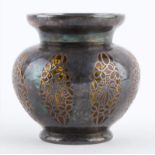 Glasvase mit Silberüberfang um 1920 / Glass vase with flashed silver, about 1920ockerfarbenes Glas