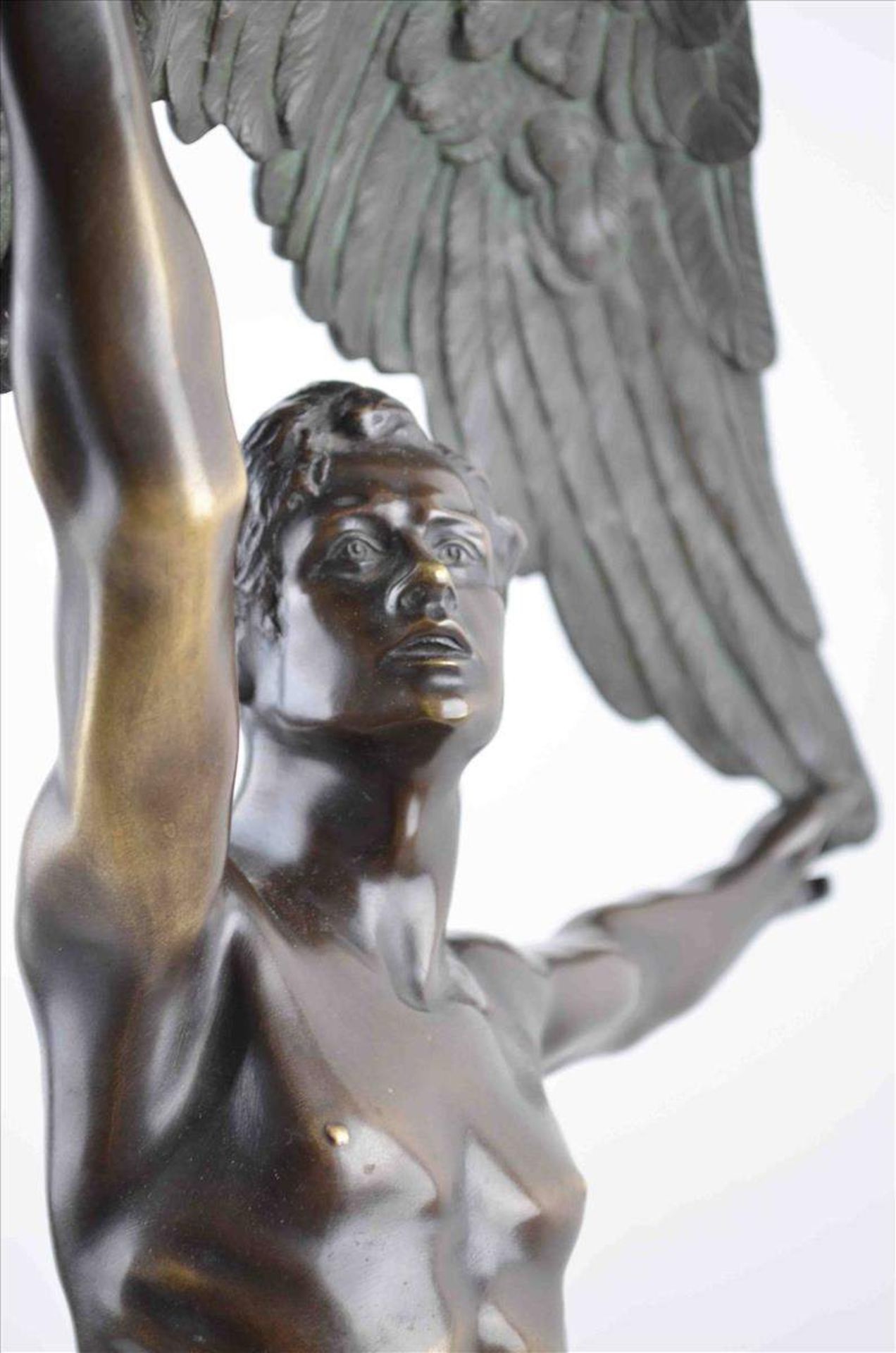 Gotthilf JAEGER (1871-1933)"Ganymed"
Skulptur-Volumen, Bronze, H: ca. 78 cm,
in der Plinthe signiert - Bild 3 aus 6