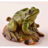 Frosch Asien 20. Jhd. / Frog Asia, 20th centuryHolz/Masse ?, farbig staffiert, ca. 3,8 cm x 5,5 cm x