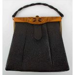 ArtDeco Handtasche / Art Deco purseStraußenleder, mit Messing und beschnitzter Bakelitverzierung,