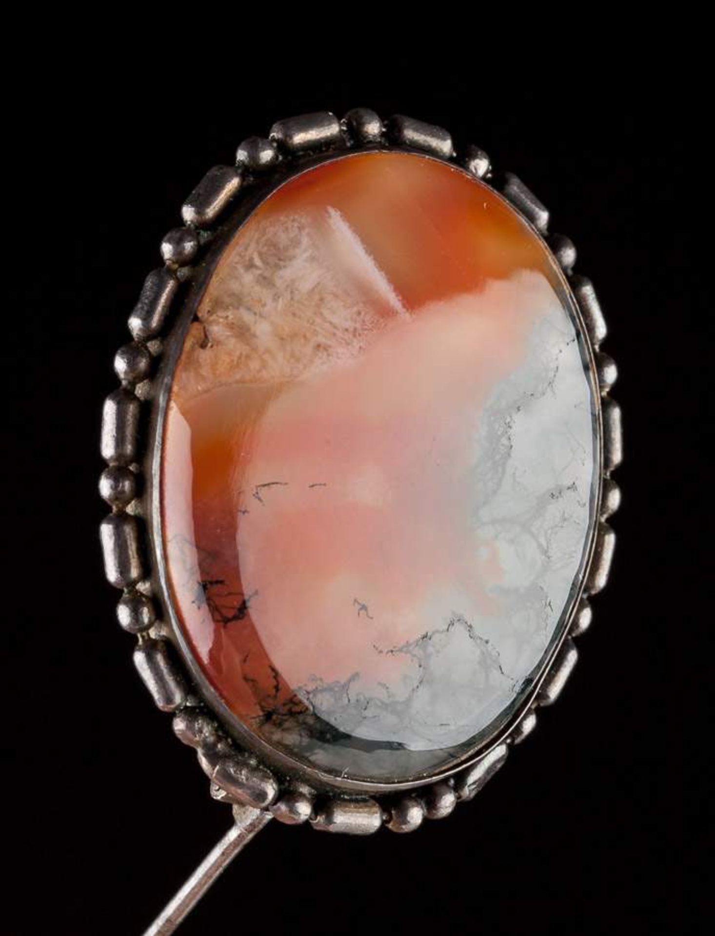 Brosche mit Achat Art Deko / Brooch with agate Art DecoSilber geprüft, Gewicht 7,6 g., 30 mm x 25 mm