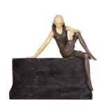 signiert Preiss"Sitzende junge Dame"
Skulptur-Volumen, Bronze, 21 cm x 20 cm x 8 cm,
auf