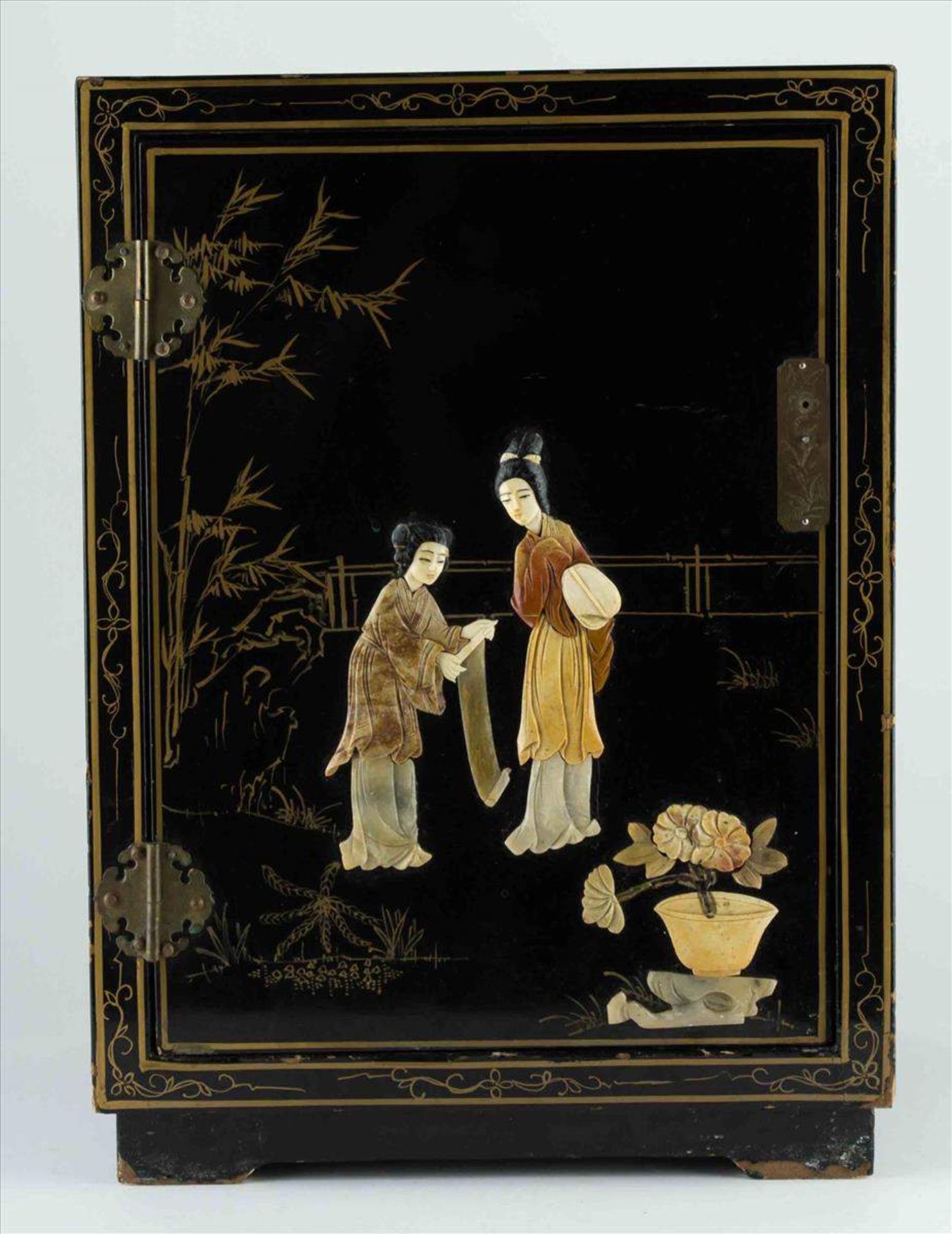 Lackschrank China um 1900 / Lacquered cupbord China, about 1900verziert mit floraler Goldmalerei und - Bild 5 aus 12