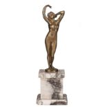 Robert RUDOLF"Damenakt"
Skulptur-Volumen, Bronze, H: 27 cm,
auf Marmorsockel, in der Plinthe