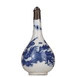 Sojaflasche China 19. Jhd. / Soy bottle China, 19th centuryverziert mit Drachendekor, unterm Stand