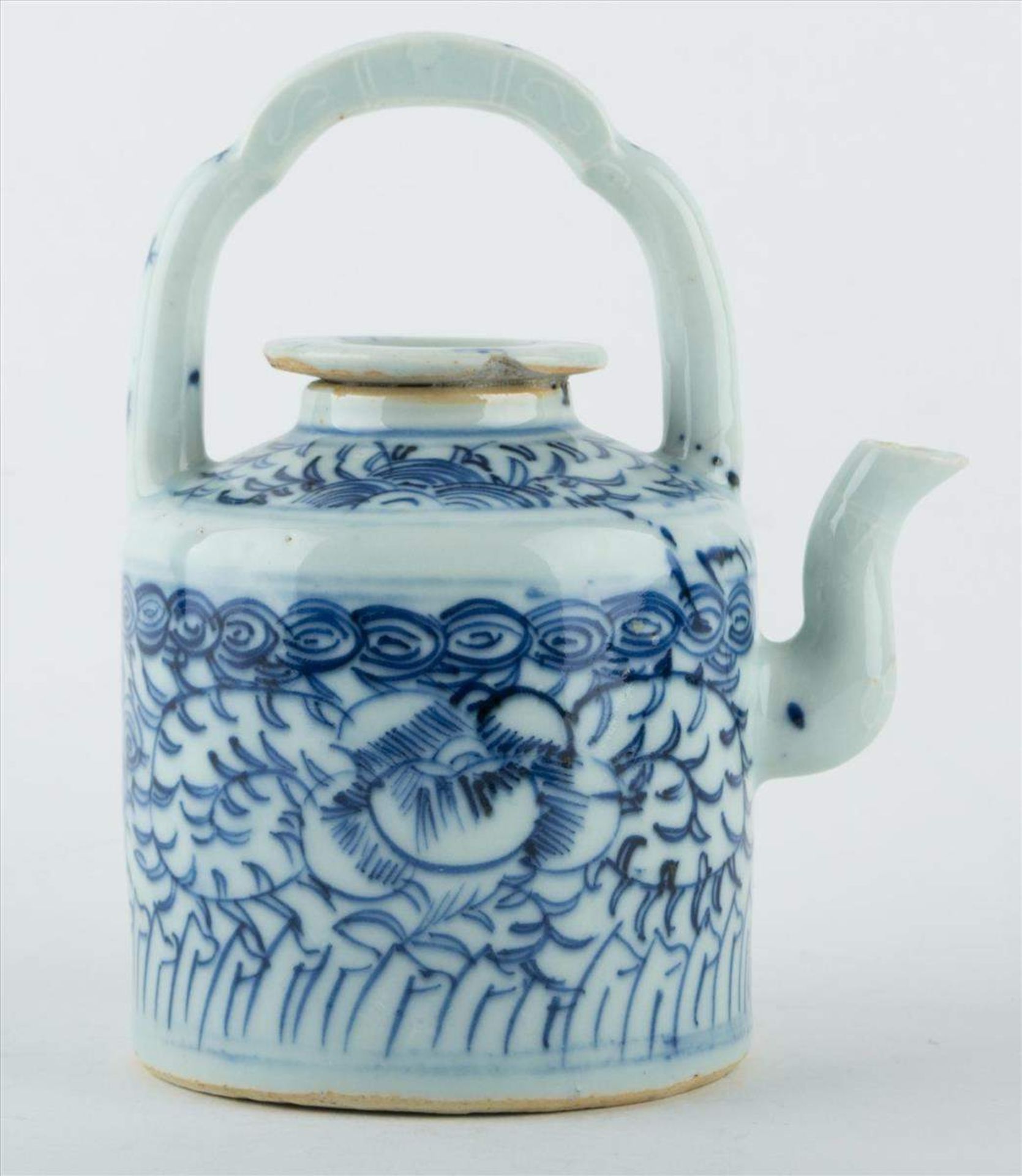 Teekanne China um 1900 / Teapot China, about 1900verziert mit floralem- und Ornamentikdekor,