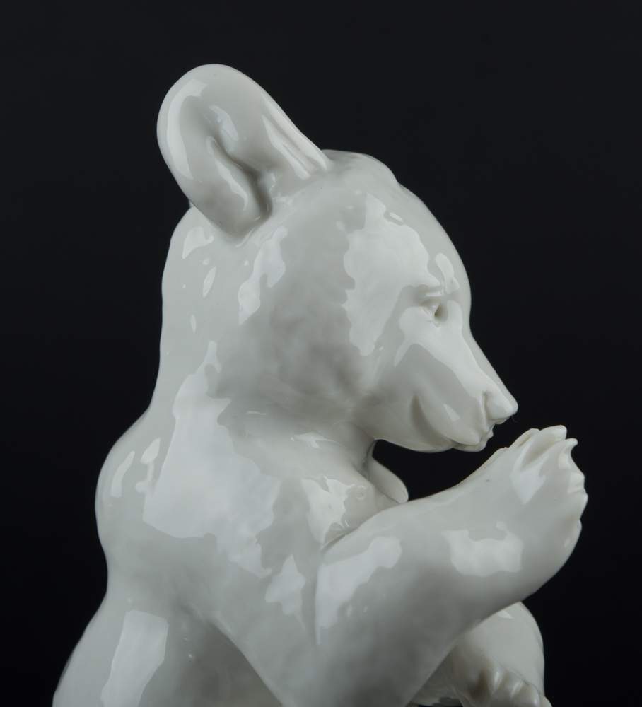 Tierfigur Allach Bittender Bär / Figure of a praying bear, AllachEntwurf Professor Theodor Kärner, - Image 4 of 4