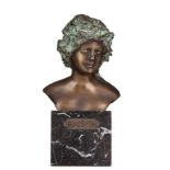 signiert Gianni VISENTIN"weibliche Portraitbüste"
Skulptur-Volumen, Bronze, H: 18,5 cm,
auf