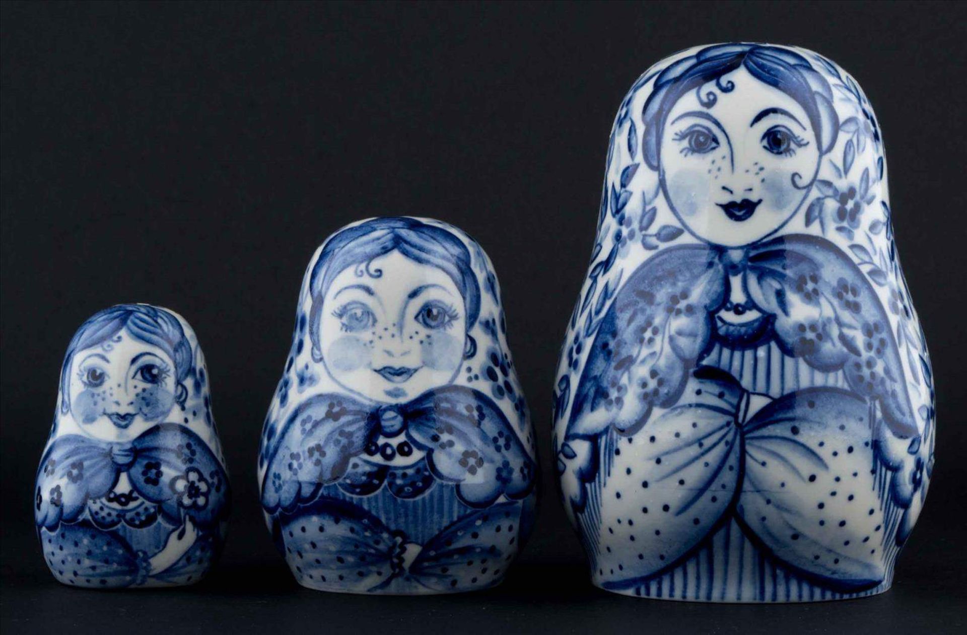 3 Matroschkas Rußland / 3 matryoshka dolls, RussiaPorzellan, Unterglasur Blau bemalt, wohl Zucker-