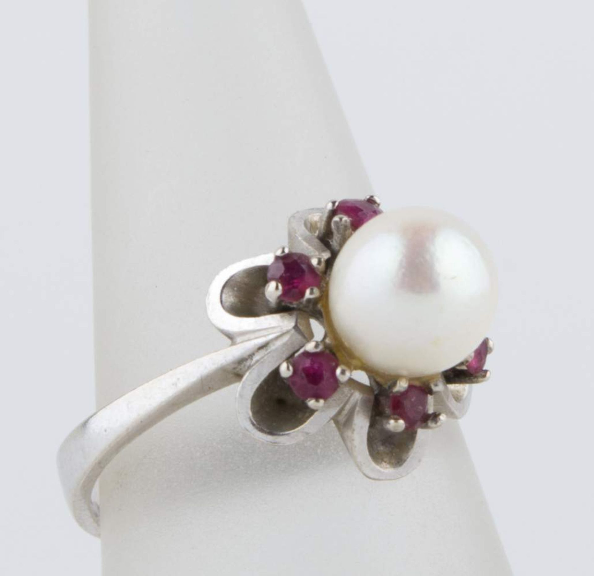 Damenring / Women´s ringmit Perle und Rubinen, 5 g, RG: 58 /with pearls and rubys, 5 g.