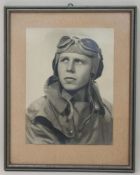 Porträtaufnahme  II. WK, Portrait eines deutschen Fliegers, gerahmt