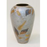 Vase1960er Jahre, Messing, farbiger Blätterdekor auf grauem Grund in Cloisonné-Technik, H. 17,5