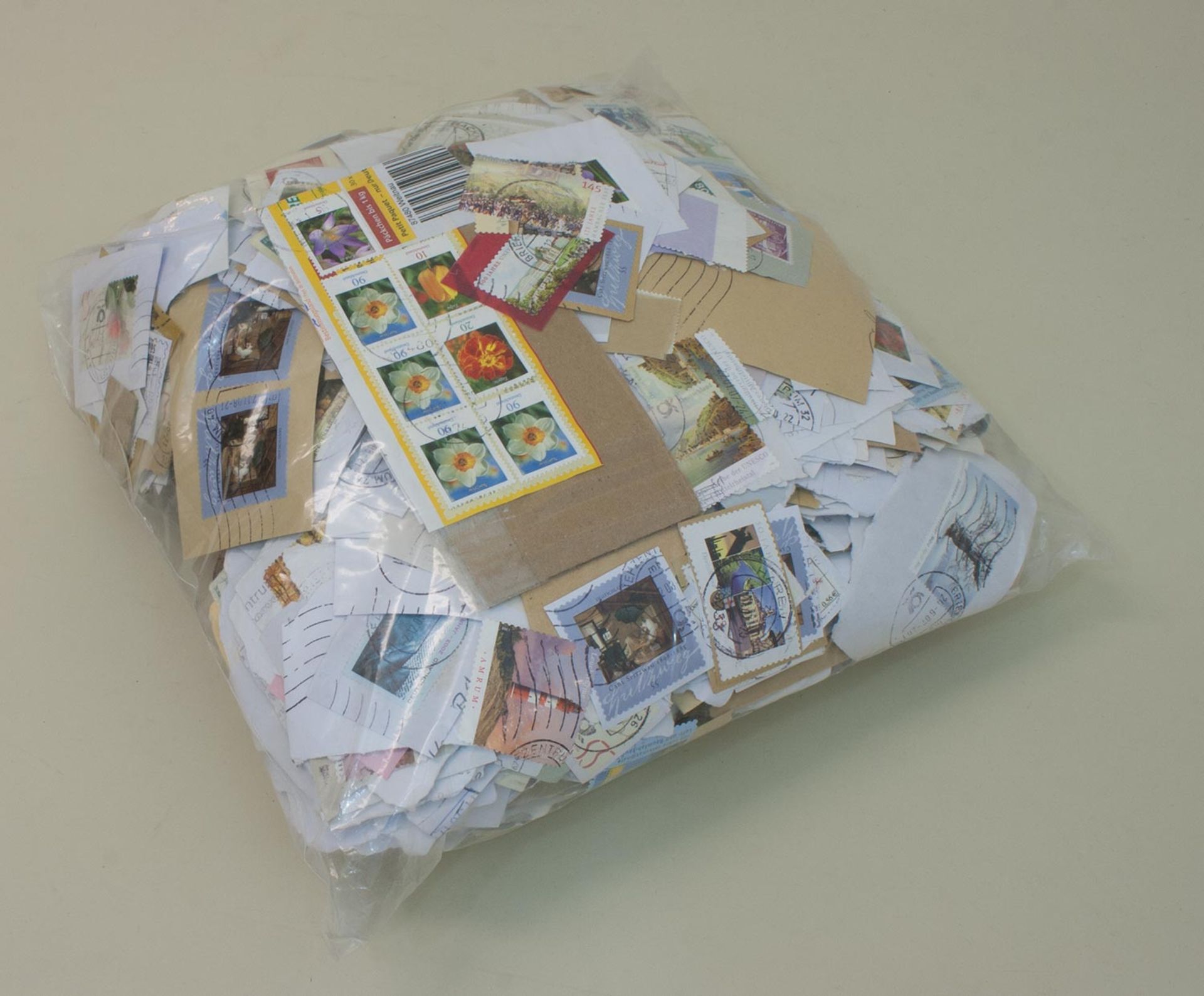 Posten BriefmarkenBRD, Kiloware, über 1300 gMindestpreis: 6 EUR