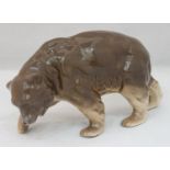 Braunbärum 1930er Jahre, Figur eines laufenden Braunbären, Keramik mehrfarbig glasiert, L. 23
