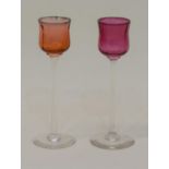 Paar Likörstengelgläserum 1900, farbige tulpenförmige Kuppa auf Klarglasschaft, H. 16