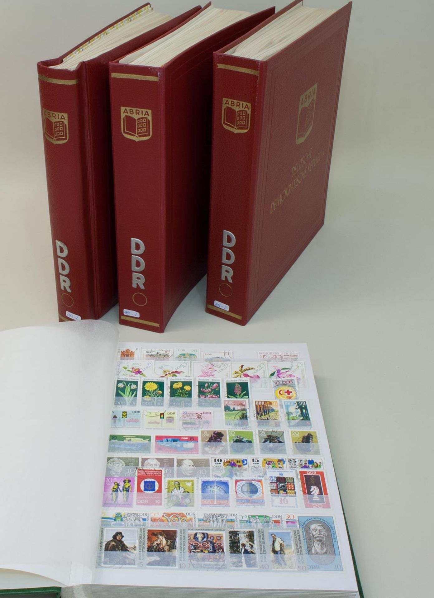 Sammlung DDRab 1948 - 1985 (nicht komplett), vorwiegend gestempelt in 3 Vordruckalben, in