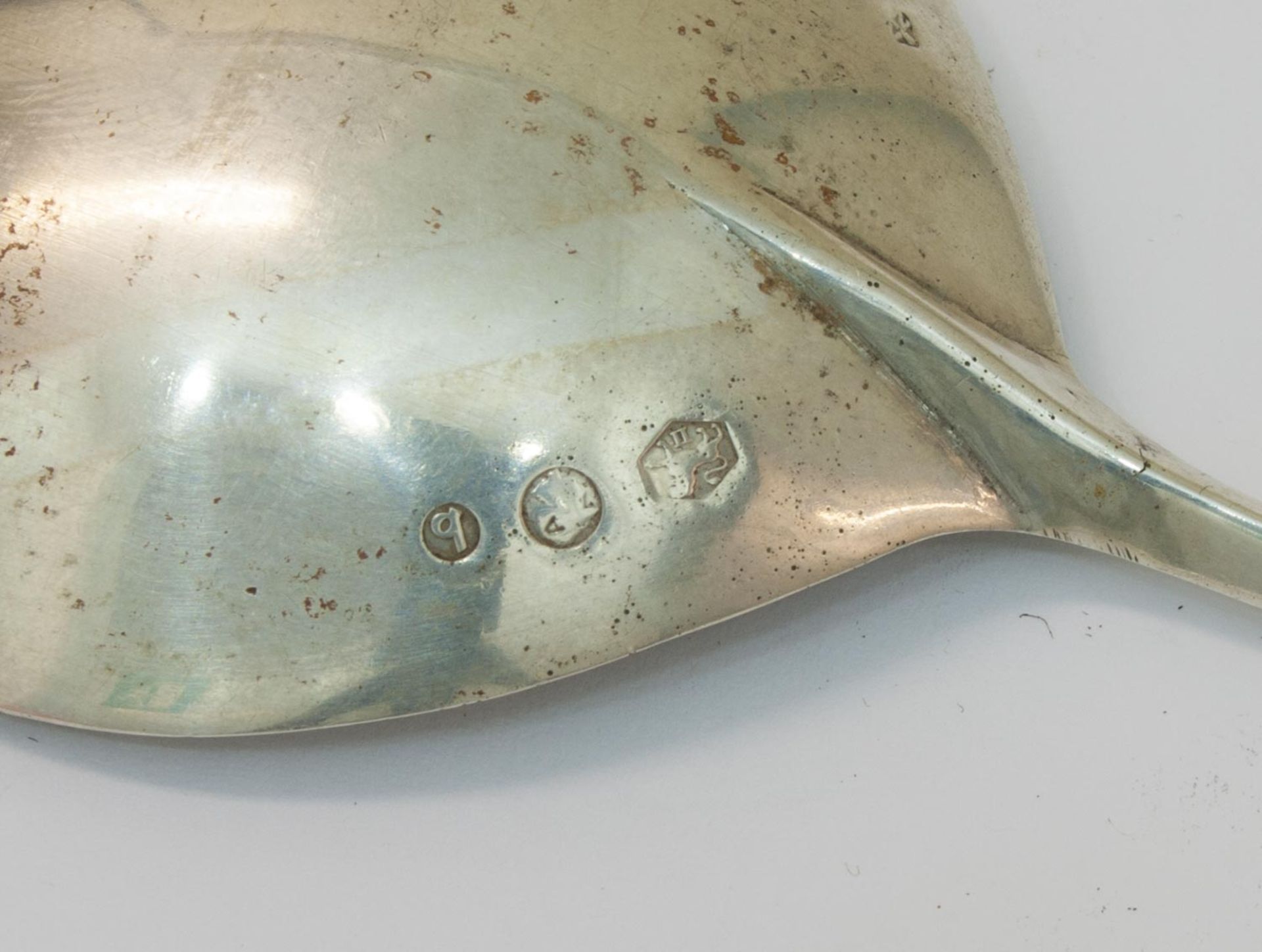 SahnelöffelHolland, Jahresbuchstabe "b" (19. Jh.), 833er Silber, gedrehter Schaft mit - Bild 2 aus 2
