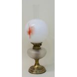 Jugendstil-Petroleumlampeum 1910, getriebener Messingfuß, Ölbehälter aus Glas mit Waffelmuster,