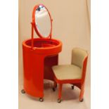 FrisierkommodeItalien, Industriedesign um 1970er Jahre, orangefarbener Kunststoff, tonnenförmig,