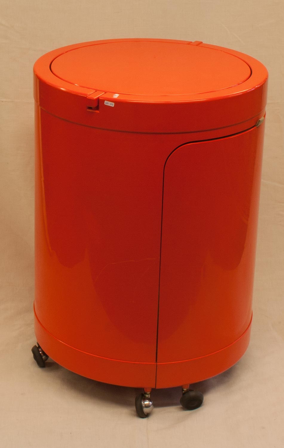 FrisierkommodeItalien, Industriedesign um 1970er Jahre, orangefarbener Kunststoff, tonnenförmig, - Image 2 of 2