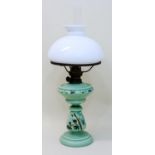 PetroleumlampeBiedermeier Petroleumlampe um 1860, grüner Milchglasfuß mit Abriß, handbemalt mit